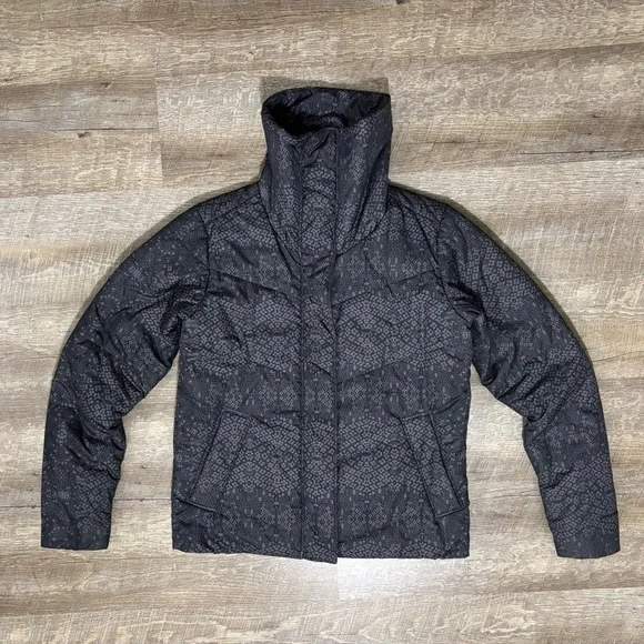 Patagonia Puffer Jacket Women's M Full Zip Gray Insulated AOP Geometric - Picture 9 of 9